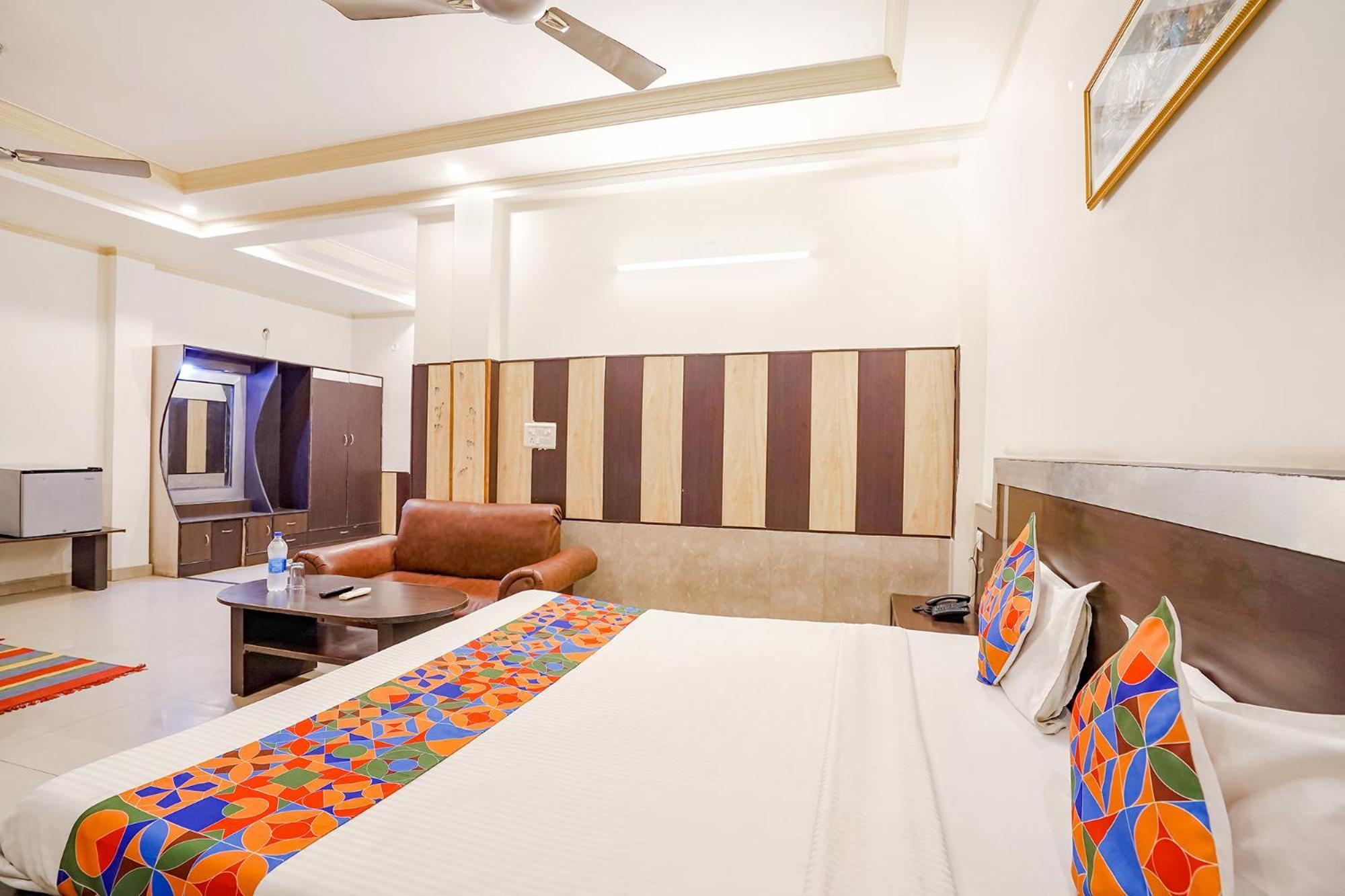 מייזור Fabhotel Prashant Palace מראה חיצוני תמונה