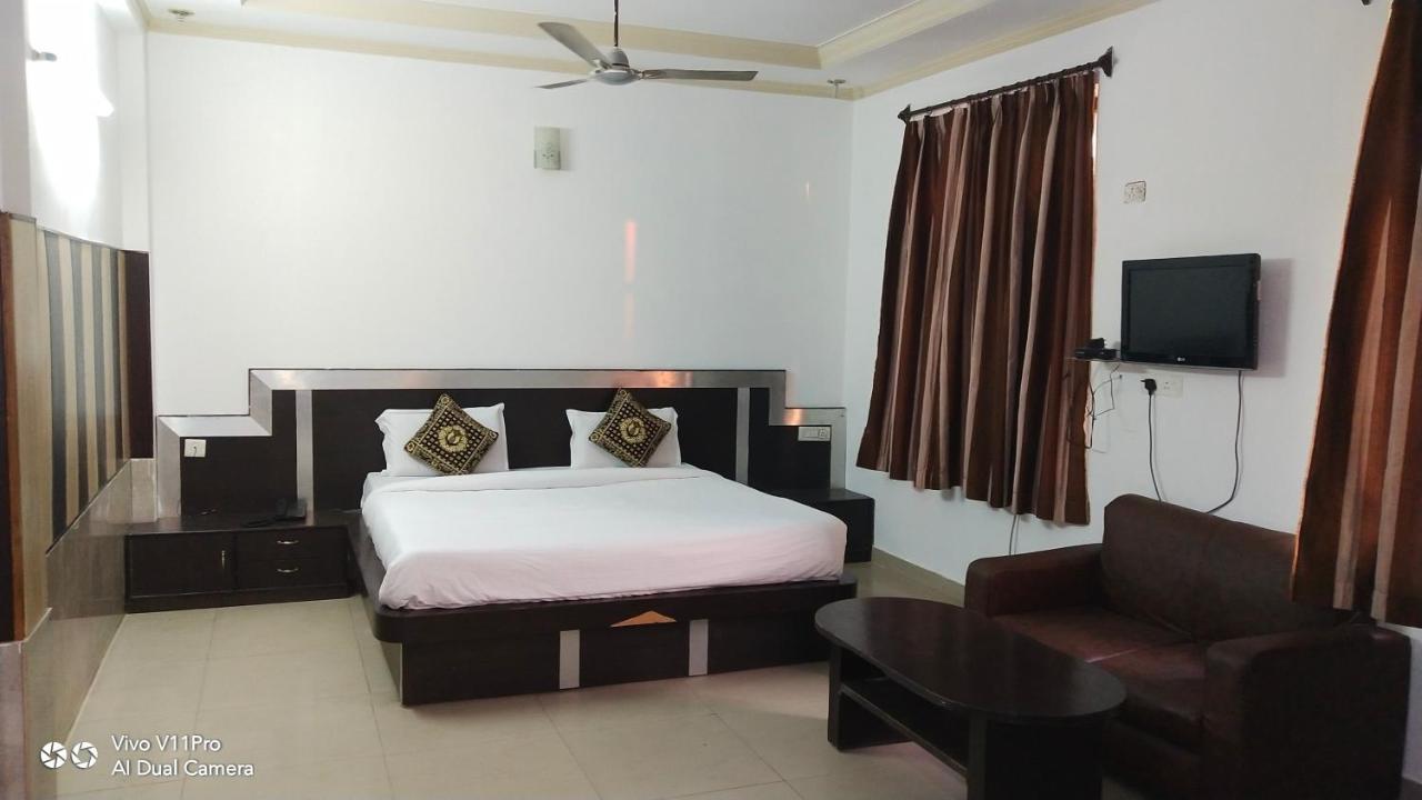 מייזור Fabhotel Prashant Palace מראה חיצוני תמונה