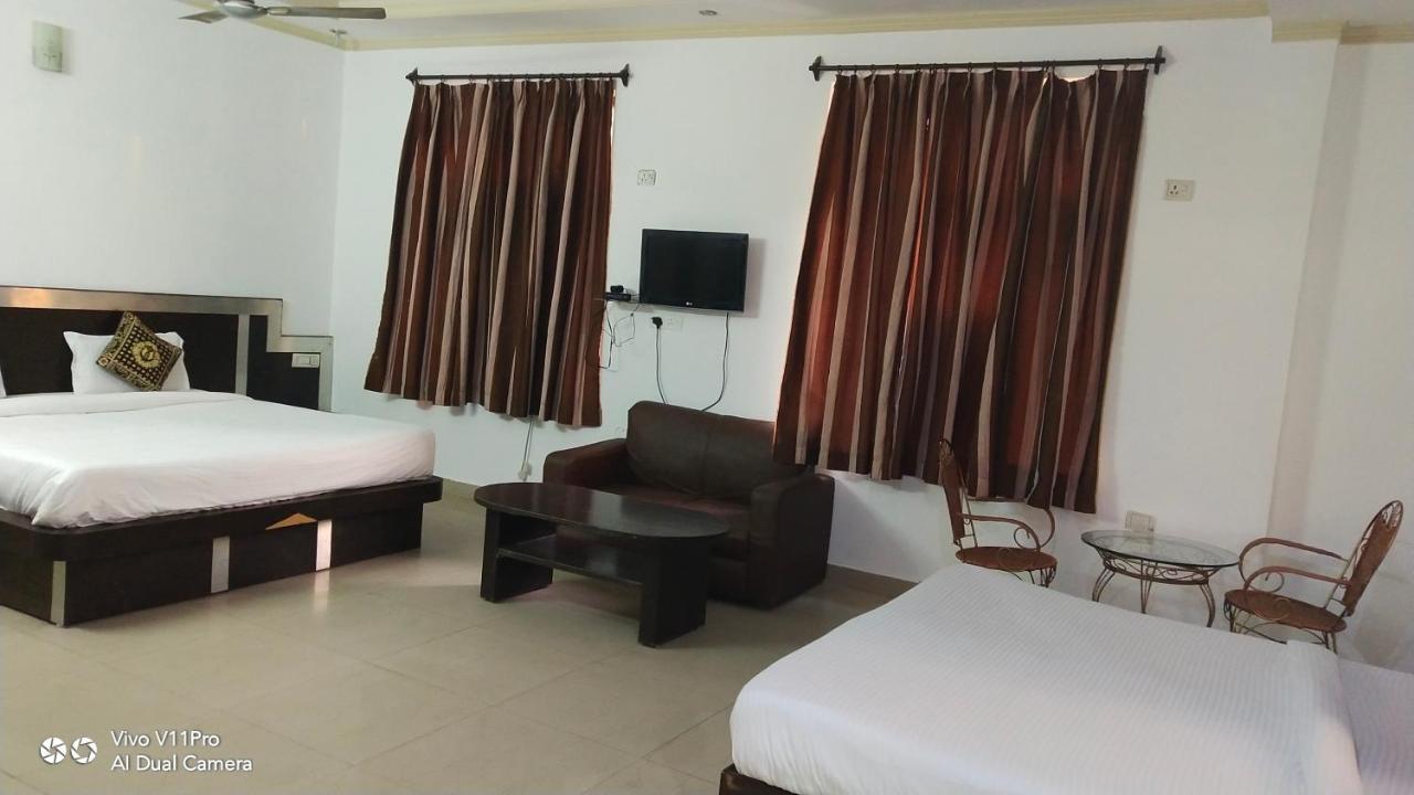 מייזור Fabhotel Prashant Palace מראה חיצוני תמונה