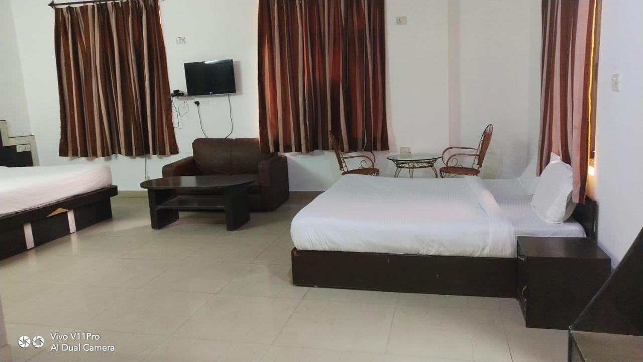 מייזור Fabhotel Prashant Palace מראה חיצוני תמונה