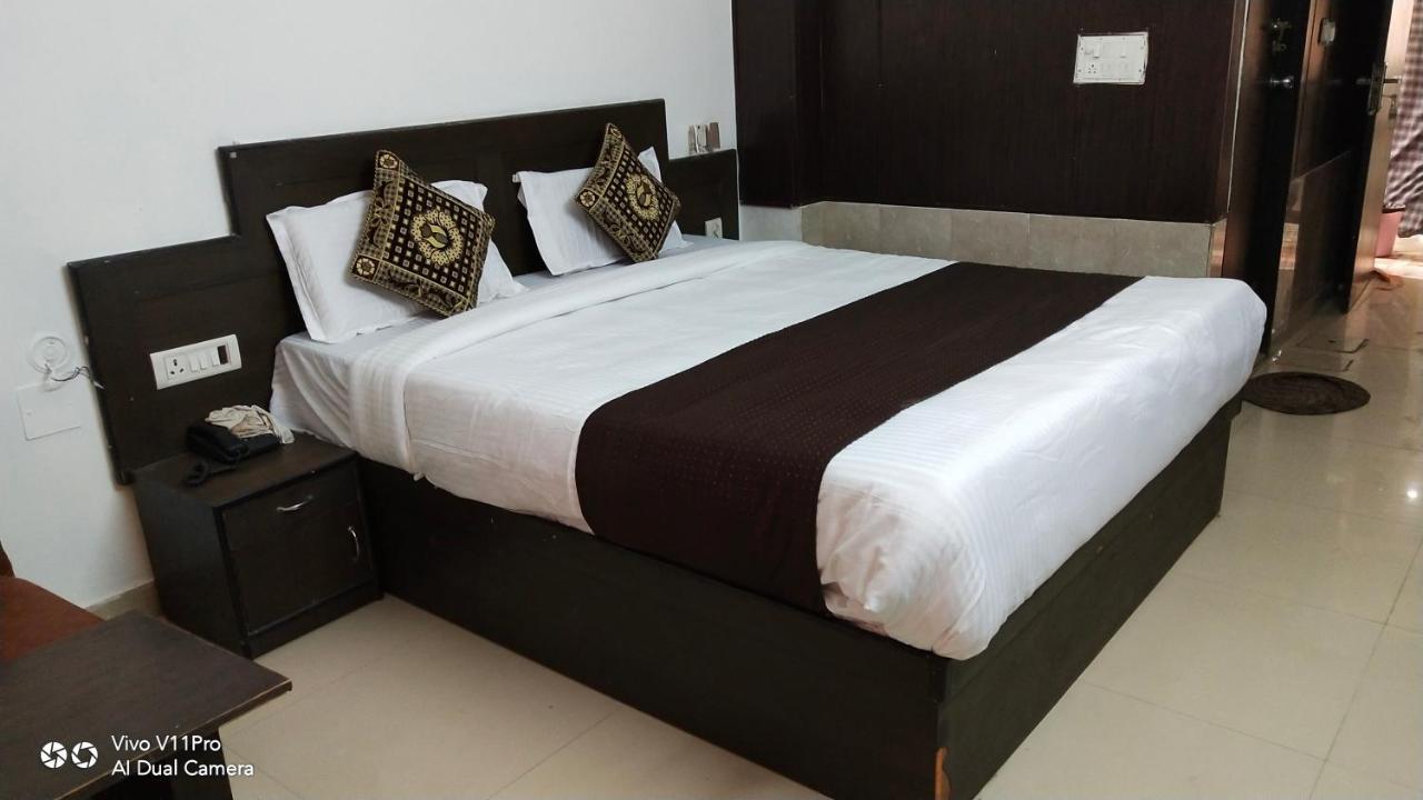מייזור Fabhotel Prashant Palace מראה חיצוני תמונה